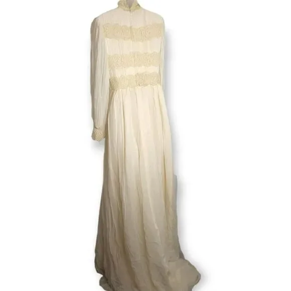 Vintage 1970s Wedding Gown size 10 - Picture 6 of 13